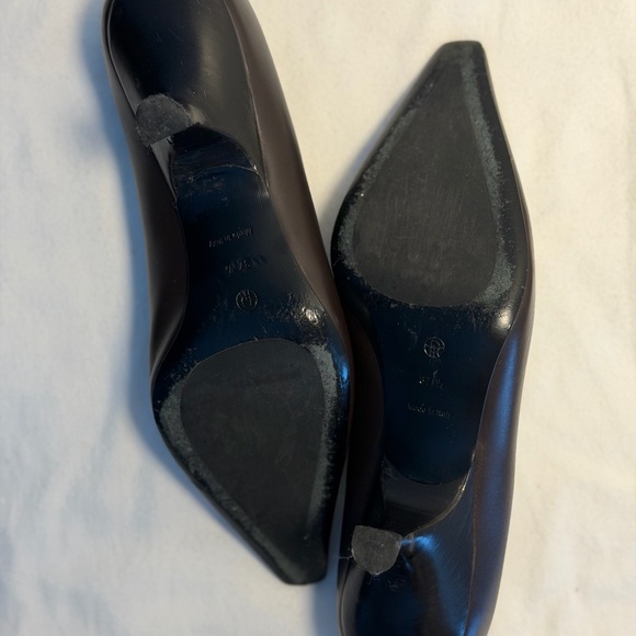 The Row Kitten Pump Cocoa SMOOTH CALFSKIN - Picture 6 of 9